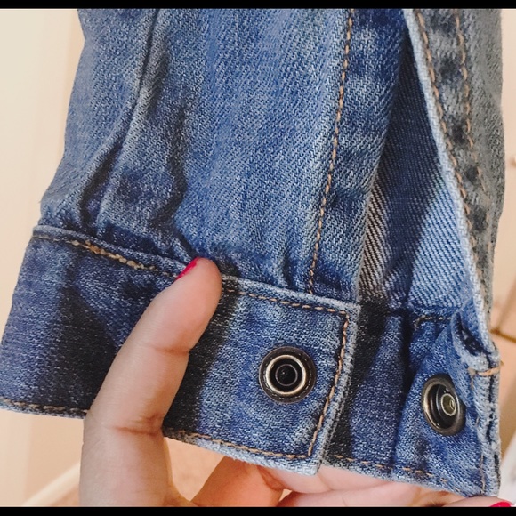 Shorter Cut Classic Gap Denim Jacket Size S - Picture 5 of 8